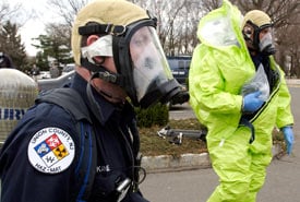 HAZMAT team members prepare to enter a "hot" area during "TOPOFF3," a simulated biological terrorism drill created by the US Department of Homeland Security, in Union, New Jersey, April 4, 2005. (Chip East/Reuters)